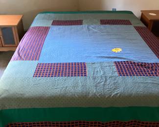 Quilt/queen bed 