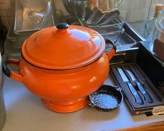 Enamel cookware 