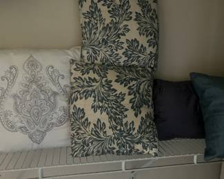 Decorative pillows 