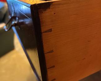 Dovetail joinery on drawers
