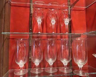 5 iced teas and 3 waters . Each is 7” H