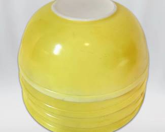 Four Yellow Pyrex 404 Vintage Mixing Bowls