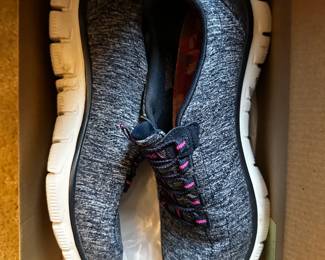SKECHERS