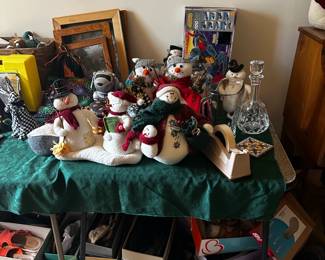 HOLIDAY DECOR