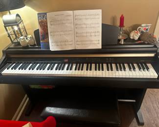 YAHAMA CLAVINOVA