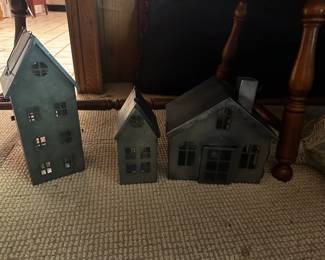 METAL HOUSES