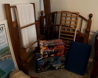 SINGLE BED FRAME QUILT RACK