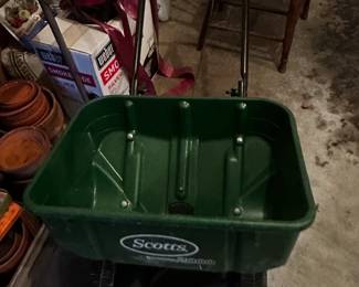 SCOTTS SPREADER