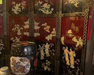 Asian partition/ SCREEN 4 PANEL
Lacquered and INLAID  with mother of pearl