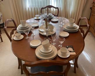 Drexel Table with 6 Chairs 