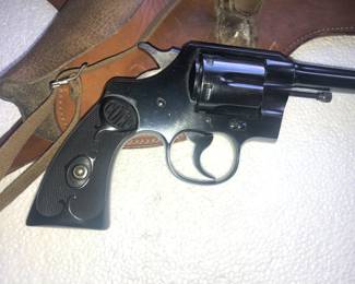 1930'S NAVAL COLT PISTOL IN EXCLLENT 95% CONDITION WITH LEATHER HOLSTER