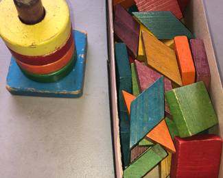 MID-CENTURY CHILDRENS WOOD BLOCK CHILDREN TOYS.