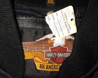 CLOSE UP VIEW OF HARLEY DAVIDSON QUILTED QUILT VEST THAT GOES TO JACKET AND ORIGINAL TAGS WITH INSIGNA. 