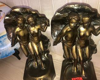 VERY HEAVY WEIGHT OF MID-CENTURY DECORATIVE PAIR OF BOOK ENDS. NO DAMAGE. 