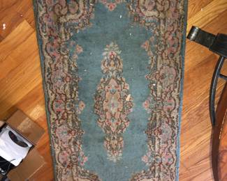 MEDIUM SIZE HAND WOVEN KERMIN PERSIAN RUG IN EXCELLENT CONDITION