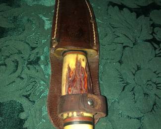 RARE MARBLES ORIGINAL STAGKNIFE IN ITS ORIGINAL SIGNED MANUFACTURED LEATHER SHEATH.  VERY RARE SOUGHT AFTER HUNTING KNIFE.