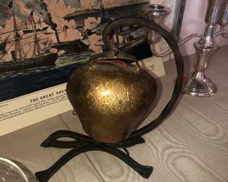 ANTIQUE VICTORIAN SCHOOL TEACHERS BRONZE/BRASS DESK ART 