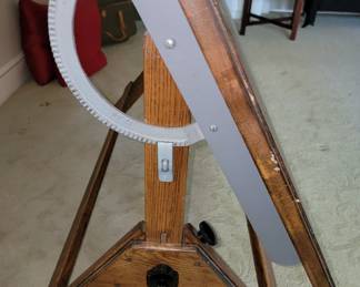 The mechanics of a Drafting table...