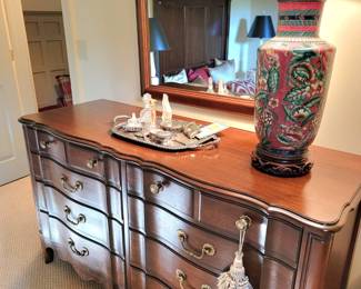 Beautiful and classy (with the tassel making it a little sassy) oh, and there's the lamp!