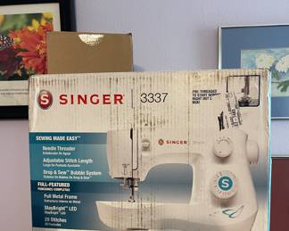 SINGER SEWING MACHINE