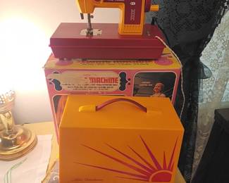 Toy sewing machine with box