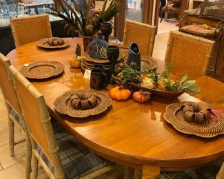 Woven chargers and matching napkin rings