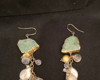 Natural stone agate earrings - This consigned jewelry will be shown to one person at a time and one piece at a time. (Cash or charge card only!!)