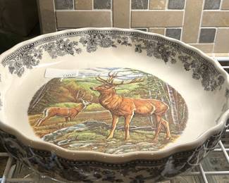 Quintessential Game - Queen's dishware