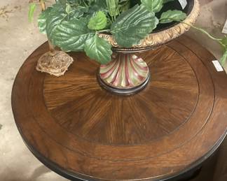 1 of 2 coordinating end tables