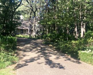 The driveway is for loading ONLY.