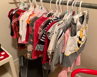 Consigned children's clothes