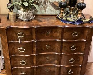 Lovely 4-drawer chest