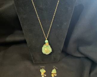 Natural stone agate pendant and earrings - This consigned jewelry will be shown to one person at a time and one piece at a time. (Cash or charge card only!!)