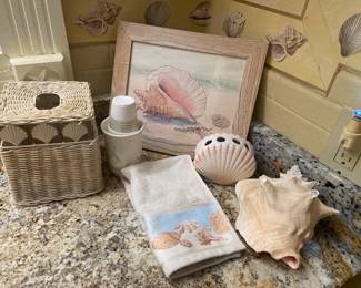Sea shell and ocean bathroom decor, all coordinated. 