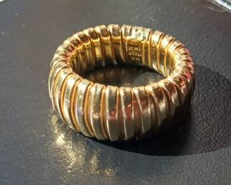 14k gold ring. Italy
