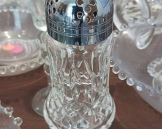 Crystal sugar shaker