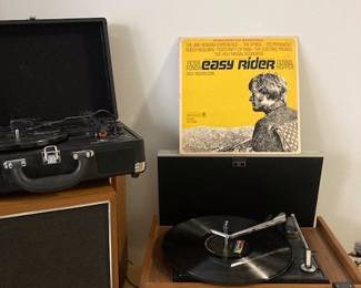 National stereo and record player with speakers, sounds good!
