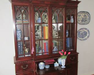 Nice display/china cabinet