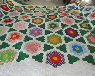 Machine quilted quilt