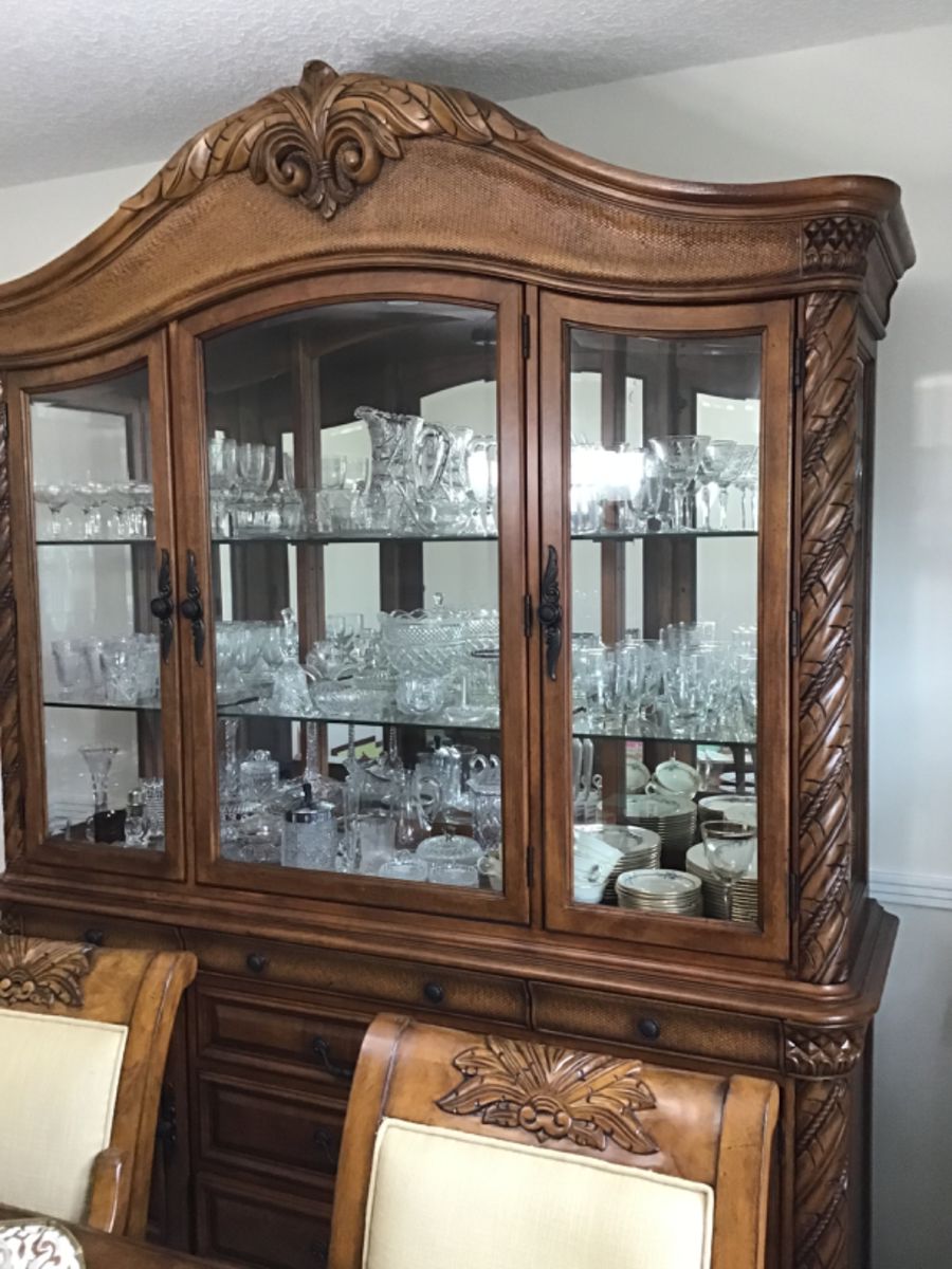 BEAUTIFUL CHINA CABINET FULL OF NICE GLASS