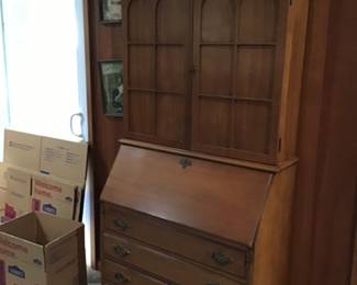 GREAT SECRETARY WITH MANY DRAWS IN TOP