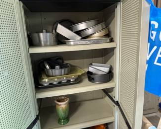Kitchenware, cake pans
