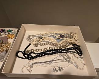 Costume jewelry - necklaces 