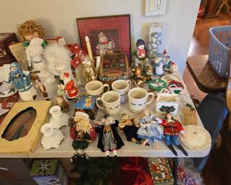 Misc Christmas, including 4 Longaberger mugs