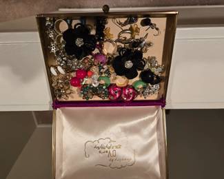 Costume jewelry - earrings 