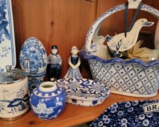 Delft salt & pepper shakers, 