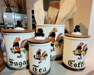 Metlox Rooster canister set