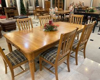 Cochran oak table & chairs very nice condition.