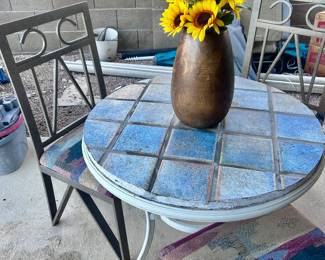 Outdoor patio seating and table 