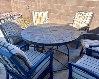 Outdoor patio table and 6 chairs 